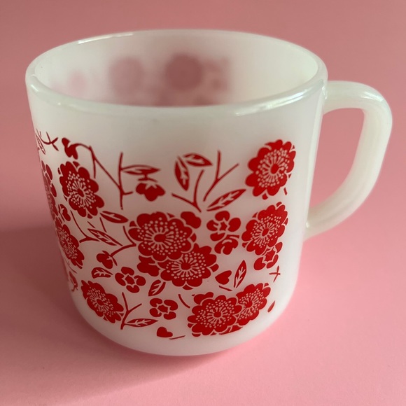 Vintage fireking milk glass mug with red flower design - Picture 2 of 5